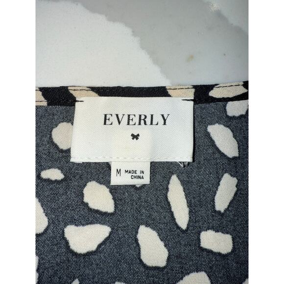 Everly Women's Black and White Wild Thang Blouse Tie Waist Size M EUC - Picture 6 of 7